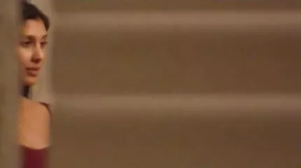 បុរសជនជាតិរុស្ស៊ីម្នាក់ fucks ស្គមស្គាំងក្មេងស្រីនិង cums នៅក្នុងមាត់