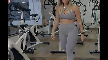 មុំនិងកូនប្រុស fuck ហើយគាត់ cums នៅលើទ្រូងរបស់នាង