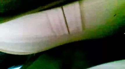 ស្ដើង appetizing Milf មានការសម្រេចកាមដោយខ្លួនក្តៅ