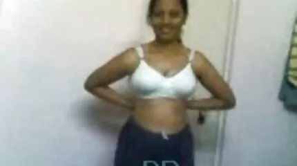 Fucks ចិត្ដលោភលន់វ័យក្មេងប្អូនស្រីស្រវឹងនៅក្នុងការឈរផ្សេងគ្នា