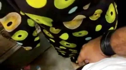 នៅក្នុងការរួមភេទក្តៅ blowjob រហូតដល់ក្មេងស្រីនេះបានចំណាយមិត្តប្រុស