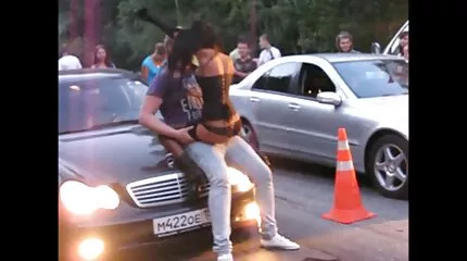 Fuck ជាមួយ buxom ចាស់ទុំដែលស្រឡាញ់ដើម្បីបូមយកនៅក្នុងអាងងូតទឹក
