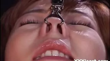 ភរិយារបស់រុស្ស៊ីវ័យក្មេង fucked ដោយប្តីថៅកែសក់ស្កូវ