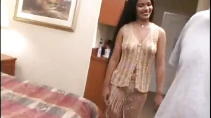 ស្គមស្គាំងណាស់លា Fuck ប្រុសនិង cums ក្នុងមាត់