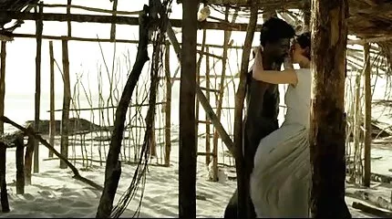 Gangbang ពីរនាក់នៅលើពីរបានបញ្ចប់ដោយមានជាមួយនឹង Cum នៅលើ Tits ក្មេងស្រី