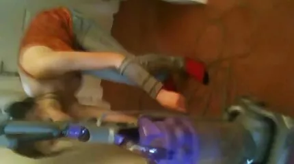 បុរសម្នាក់តណ្ហា fucks ស្លុត redhead វ័យក្មេងនៅក្នុងការត្រឡប់មកវិញនៅក្នុងសត្វលានេះ