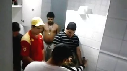 ចាប់សរសៃ fucked ក្មេងស្រីម្នាក់ដែលស្រស់ស្អាត oiled នៅក្នុងការងារ