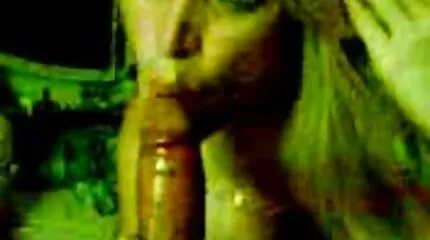 បុរសវ័យក្មេង chick បាន fucking ដាក់របស់នាងនៅក្នុងការបំបែក