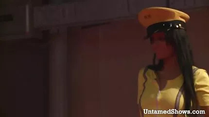 ស្រីស្អាតត្រូវបាន fucked រន្ធគូថដោយបុរសម្នាក់ក្តៅនិង horny