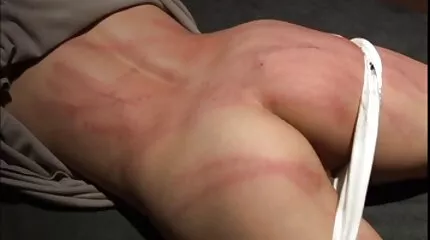 Fucks brunette រុស្ស៊ីវ័យក្មេងនិងមាន់នៅមុខកាមេរ៉ា