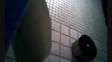 បុរសរុស្ស៊ី fucked cossack មួយហើយនាងបានផ្ដល់ឱ្យពួកគេ blowjob មួយនៅក្នុងរថយន្ត