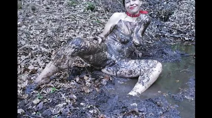 Fucks បុរសម្នាក់ Appetizing ឆ្កេ juicy នៅលើ couch នេះ