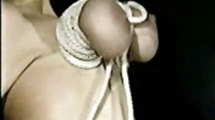 ស្លុតរុស្ស៊ី Juicy តើ blowjob និងរន្ធគូថជាមួយនឹងកូនប្រុសនៅក្នុងច្បាប់
