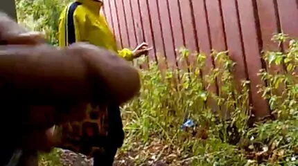 បុរសម្នាក់នេះបាន fucked មួយ brunette appetizing ក្នុង pussy នៅសម្ដែង