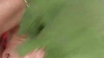 Horny ប្រទេសរុស្ស៊ី Milf fucks បុរសម្នាក់និង masturbates ជាមួយ dildo