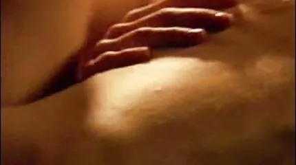 ប្អូនប្រុសរបស់រុស្ស៊ី fucks ប្អូនស្រីវ័យក្មេងនៅក្នុងបន្ទប់ទឹក